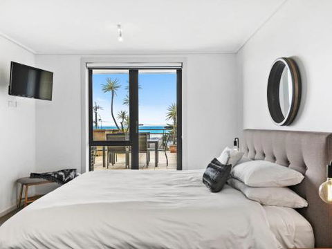 APARTMENT 12 PACIFIC APARTMENTS Across From The Pier - Accommodation Burleigh 1