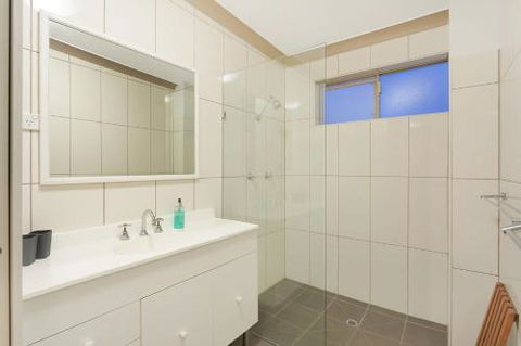 Apollo Unit 7 - Accommodation Burleigh 2