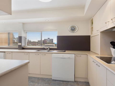 Garden Apartment At Forster Tower - Accommodation Burleigh 5