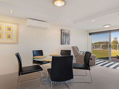 Garden Apartment At Forster Tower - Accommodation Burleigh 1
