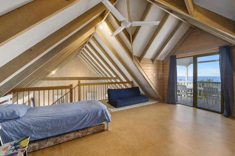 Blue Oar Beach House - Accommodation Burleigh 1