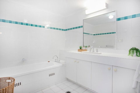 Ocean Breeze Fathoms 3 - Accommodation Burleigh 6