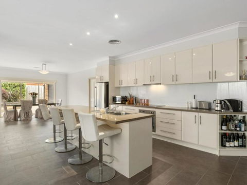 THE LOCH SURFSIDE WIFI NETFLIX PET FRIENDLY (OUTSIDE ONLY) - Accommodation Burleigh 2