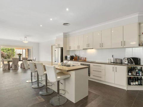 THE LOCH SURFSIDE WIFI NETFLIX PET FRIENDLY (OUTSIDE ONLY) - Accommodation Burleigh 6