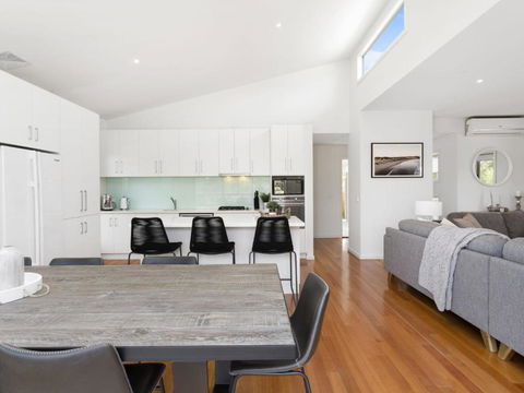 YOU ME & THE SEA BLAIRGOWRIE - Accommodation Burleigh 4