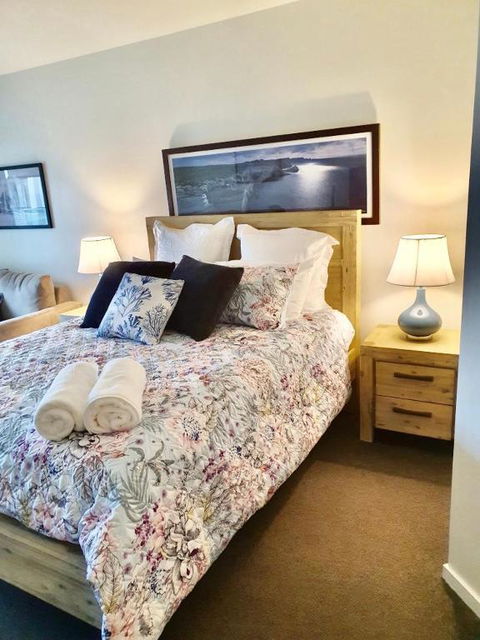FAMILY ISLAND GETAWAY BEACHFRONT APARTMENT - Accommodation Burleigh 6