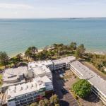 FAMILY ISLAND GETAWAY BEACHFRONT APARTMENT - Accommodation Burleigh 0