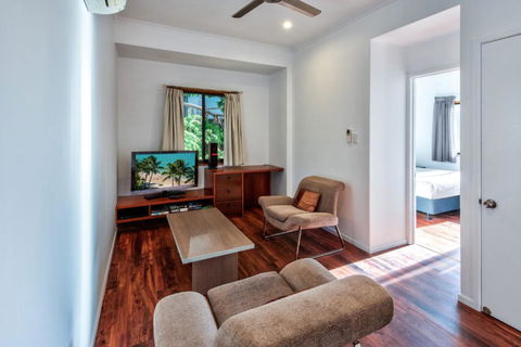 Uisce Luxury Holiday House With Jacuzzi Pool Table Cinema Premium Foxtel & Two Buggies - Accommodation Burleigh 4