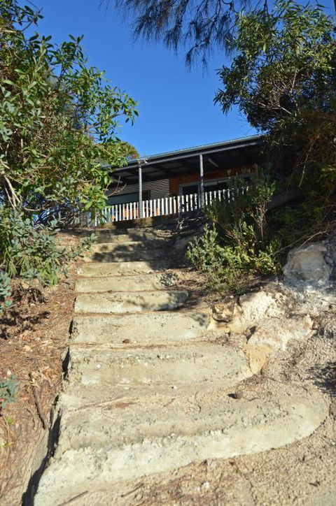 CDC 625 Beach House Incl.rear 2BR Studio - Accommodation Burleigh 2