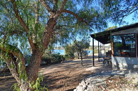 CDC 625 Beach House Incl.rear 2BR Studio - Accommodation Burleigh 3