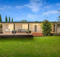Casual Beachin It Family Getaway with Bungalow on Beachfront - Accommodation Burleigh