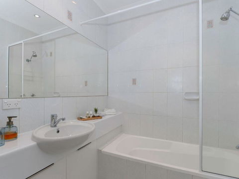Allawah Palms Villa - Accommodation Burleigh 2