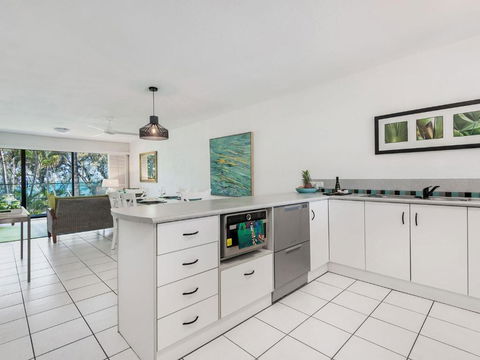 Absolute Beachfront - Accommodation Burleigh 3