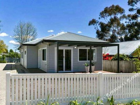 Beechworth 4a Albert Road - Accommodation Burleigh 1
