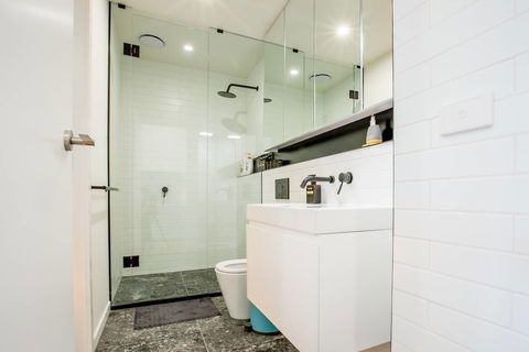 36windsorpalace1bd1bthfreecarpark - Accommodation Burleigh 5