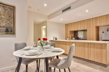 Apartment Darling Harbour Day St. 3 - Accommodation Burleigh 4
