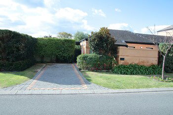 Azalea Villa - Accommodation Burleigh 2