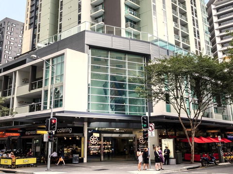 SoFun Apartment On Albert St - Accommodation Burleigh 0