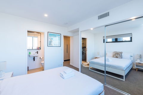 Airtrip Apartments On Deshon St - Accommodation Burleigh 1