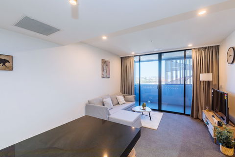 Airtrip Apartments On Deshon St - Accommodation Burleigh 2