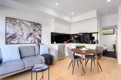 CARLISLE Bright Townhouse In Great Location - Accommodation Burleigh 2