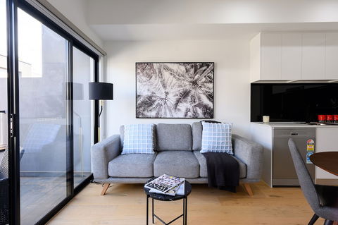 CARLISLE Bright Townhouse In Great Location - Accommodation Burleigh 4