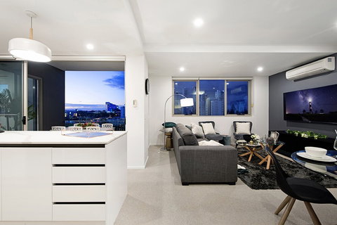 NEO Apartments Holidays Gold Coast - Accommodation Burleigh 2