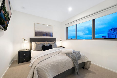 NEO Apartments Holidays Gold Coast - Accommodation Burleigh 3
