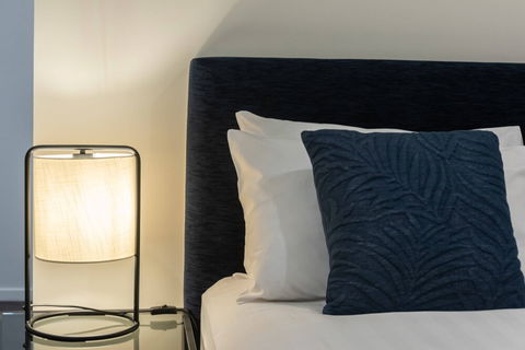 Spacious CBD Apt In The Heart Of Melbourne - Accommodation Burleigh 4
