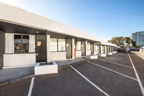 Nightcap At Monash Hotel - Accommodation Burleigh 0