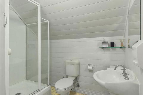 One Thornbury Boutique B & B - Accommodation Burleigh 7