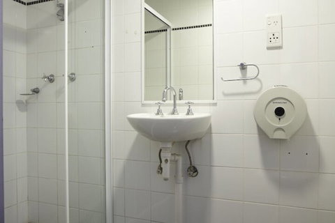 Big Hostel - Accommodation Burleigh 5