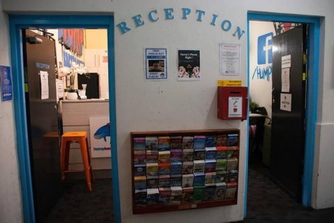 Hump Backpackers - Accommodation Burleigh 2