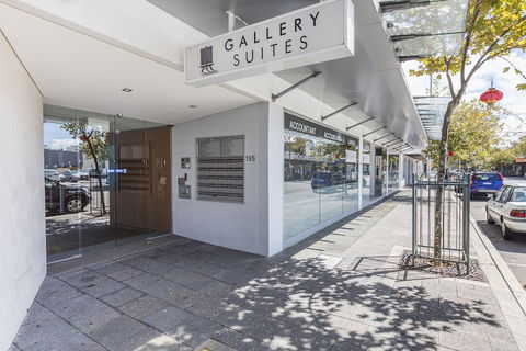 Gallery Serviced Apartments - Accommodation Burleigh 1