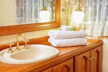 Gracehill - Accommodation Burleigh 5