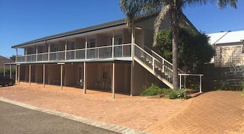 Holiday Lodge Motor Inn - Accommodation Burleigh 2