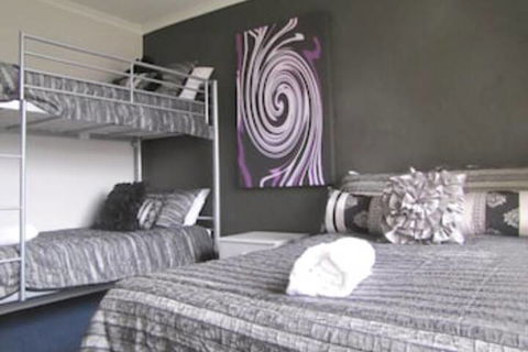 Apollo Apartments - Accommodation Burleigh 3