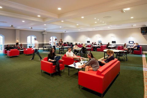RMIT Village House - Accommodation Burleigh 6