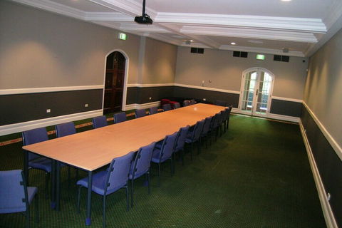 RMIT Village House - Accommodation Burleigh 5