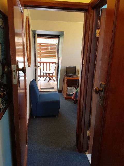 Admiral Stirling Inn - Accommodation Burleigh 6