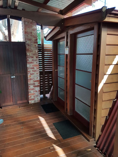 Admiral Stirling Inn - Accommodation Burleigh 1