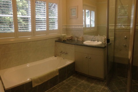 Elindale House Bed & Breakfast - Accommodation Burleigh 7