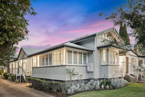 Elindale House Bed & Breakfast - Accommodation Burleigh 0