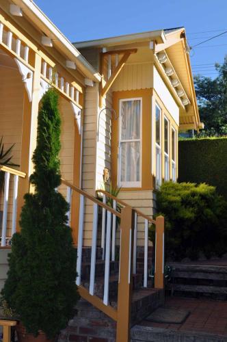 Belton Apartments - Accommodation Burleigh 2