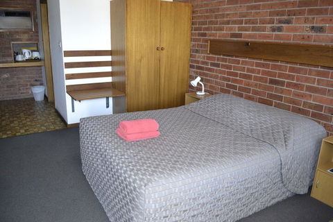 Kardinia Park Motel - Accommodation Burleigh 7