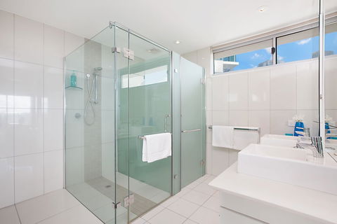 Beachlife Holiday Apartments - Accommodation Burleigh 3
