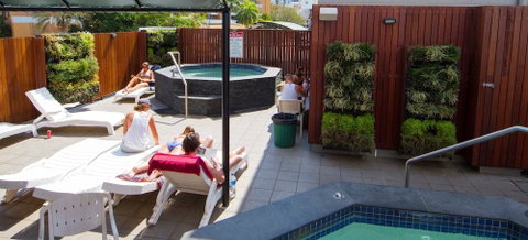 Chilli's Backpackers - Hostel - Accommodation Burleigh 3