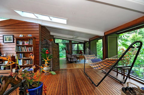 Cow Bay Homestay B & B - Accommodation Burleigh 6