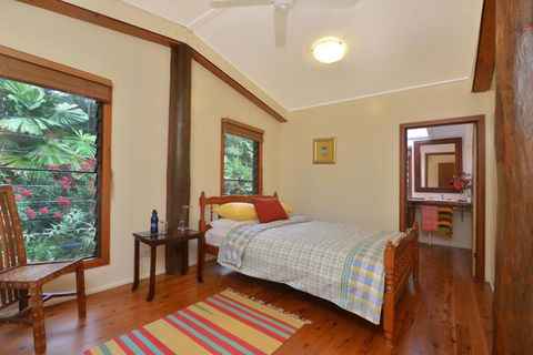 Cow Bay Homestay B & B - Accommodation Burleigh 1