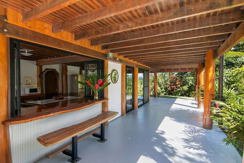 Daintree Manor Bed & Breakfast - Accommodation Burleigh 1